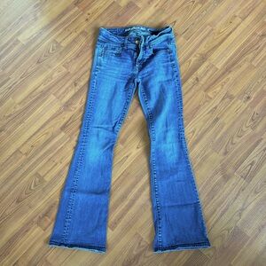 💙American Eagle Outfitters Super Stretch Kick Boot Jeans Size 2 SHORT💙